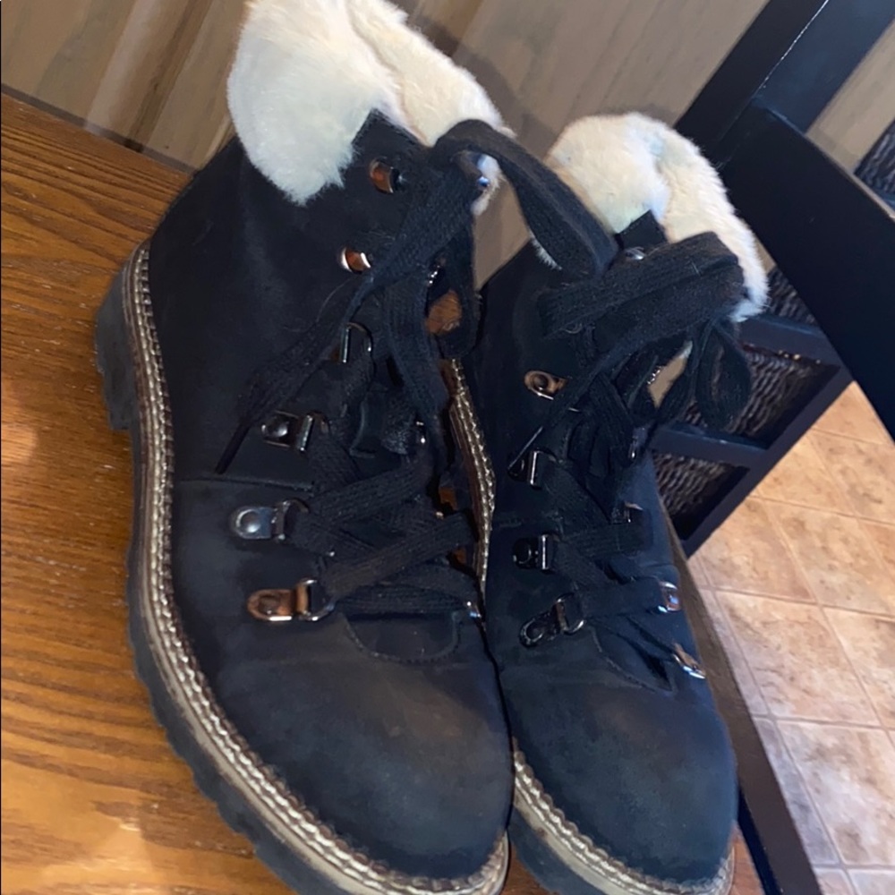 worn twice, black lace up ankle boots with fur!